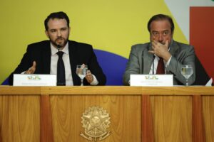 Guerra no Oriente Médio encarece transporte para 95% da indústria, diz CNI