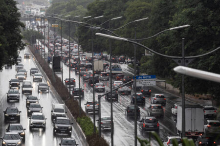 Governo libera crédito de até R$ 150 mil para taxistas e motoristas de app