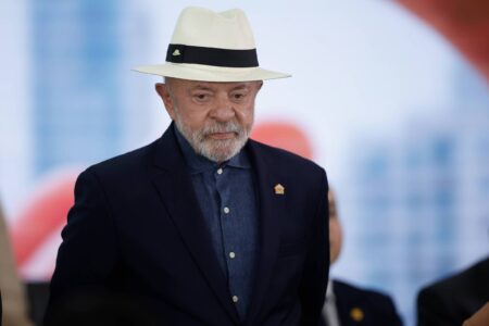 Lula promete zerar fila do INSS até setembro de 2026