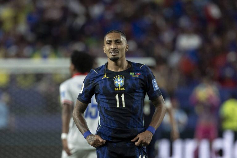 Lesão muscular tira Raphinha de Brasil x Escócia; CBF descarta corte