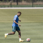 Ancelotti relaciona Neymar para Brasil x Escócia e mantém mistério sobre titularidade