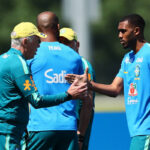Ancelotti escala Rayan como titular e deixa Neymar no banco contra a Escócia