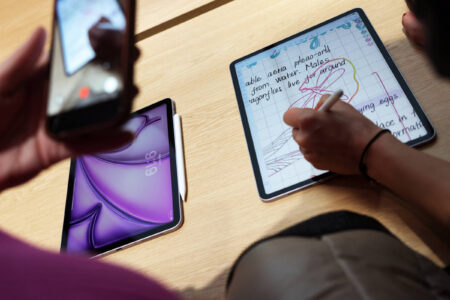 Apple sobe preços de MacBook e iPad em até 20% por crise de chips de IA