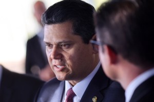 Senado adia PEC da aposentadoria especial de agentes de saúde sob pressão fiscal