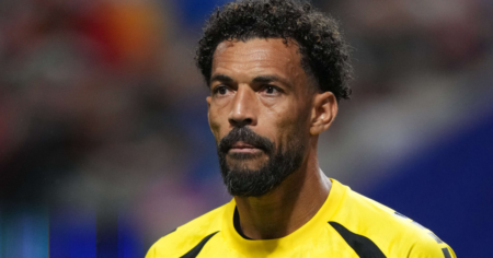 Aos 40, Vozinha segura a Espanha e vira rosto da estreia de Cabo Verde em Copas