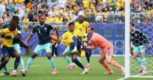 Plata decide, Equador vira sobre a Alemanha e avança ao mata-mata da Copa