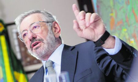 Brasil abre rodada técnica com EUA para tentar conter tarifa de até 37,5%