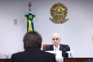 Moraes decide esta semana se mantém Bolsonaro em casa ou o envia de volta à prisão