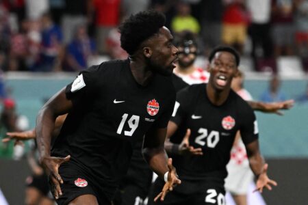 Canadá busca 1ª vitória em Copas sem Davies na estreia