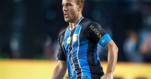Grêmio encerra empréstimo de Arthur após impasse salarial na renovação