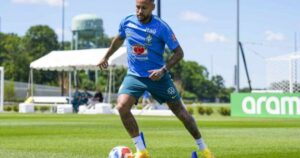 Neymar acelera retorno à Seleção contra a Escócia com treino nos EUA