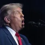 Trump Media propõe cobrar US$ 100 mil de bancos por acesso antecipado a posts do presidente
