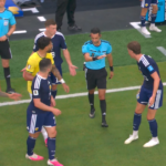 CBF envia queixa à Fifa e pede afastamento de árbitro que anulou gol de Vini Jr.