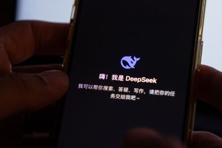 DeepSeek capta US$ 7,4 bi e vira maior startup chinesa de IA