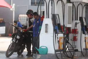 Governo corta subsídio do diesel e preço pode subir até R$ 0,35 por litro
