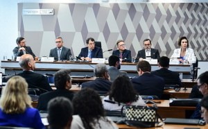 Pix Pensão avança no Senado e mira pagamento automático
