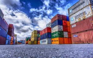 Japão tem maior alta nas exportações desde 2022 com salto em chips