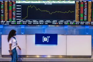 Petróleo cai mais de 5% e Petrobras puxa Ibovespa para queda de 0,42%