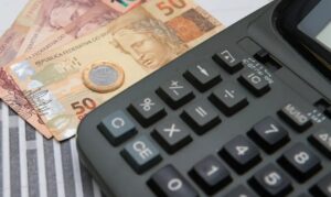 Indústria cobra corte de impostos do próximo presidente em meio à reforma tributária