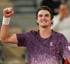 João Fonseca cai na final de duplas em Halle e fica com vice no ATP 500