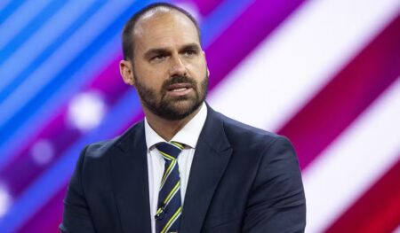 Defensoria tenta adiar julgamento de Eduardo Bolsonaro por coação no STF