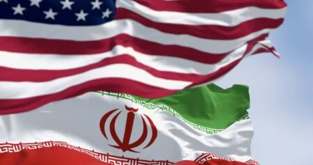 Trump anuncia acordo com Irã e põe petróleo à espera de reabertura de Ormuz