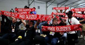 Imprensa francesa protesta em coletiva da Copa por repórter preso na Argélia