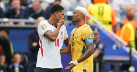 Bellingham cobre a boca, escapa da expulsão e acende polêmica sobre Lei Vini Jr. na Copa
