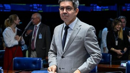 Randolfe chama PEC do Trabalho Flexível de volta à escravidão
