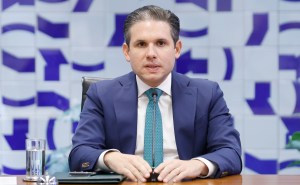 Motta pauta PL da misoginia na Câmara em semana travada pela escala 6×1