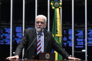 Ala do PT pressiona Jaques Wagner a deixar liderança do governo no Senado