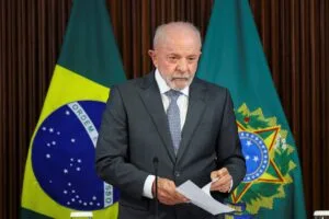 Eurasia eleva para 60% chance de reeleição de Lula em outubro