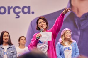 Valdemar tenta conter racha entre Michelle e Flávio no PL antes de 2026