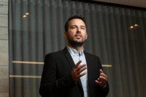Corte da Selic volta ao radar, mas Focus vê juro maior