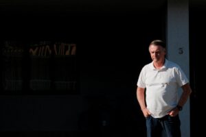 Polícia pede aval de Moraes para Bolsonaro depor sobre pistola 9mm