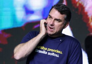 PGR contesta veto a pesquisa que indicou queda de Flávio Bolsonaro