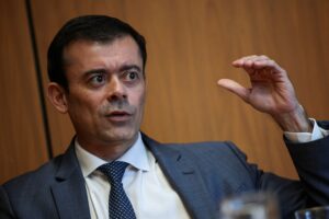 Governo prepara fim de subsídio a combustíveis se Brent ficar em US$ 80