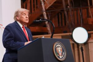Trump chama Brasil de perigoso no G7 e confunde filhos de Bolsonaro