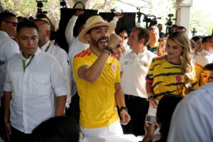 Flávio Bolsonaro usa eleição na Colômbia para defender avanço da direita
