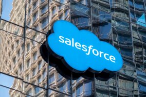 Salesforce amplia ofensiva em IA com compra da Fin por US$ 3,6 bilhões