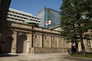 Banco do Japão eleva juros a 1% com pressão do petróleo, maior nível em 31 anos
