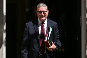 Starmer teria decidido renunciar na segunda-feira, diz imprensa britânica