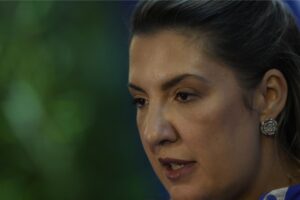 Flávio Bolsonaro leva Daniella Marques para formular plano econômico