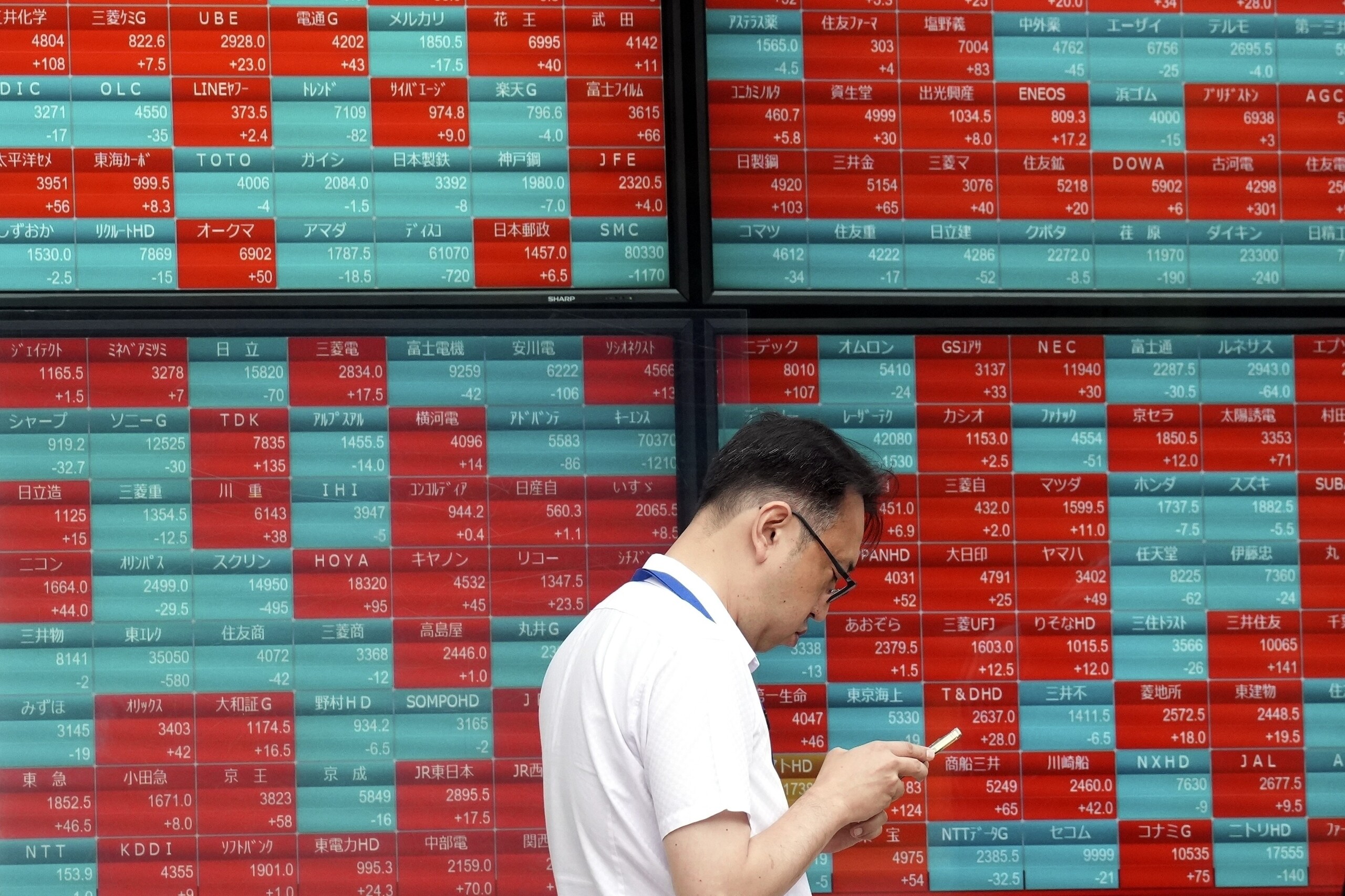 Japão devolve US$ 100 bi a acionistas em onda de recompras recorde