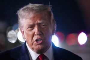 Trump compartilha reportagem que deslegitima urnas brasileiras em escalada de ataques a Lula