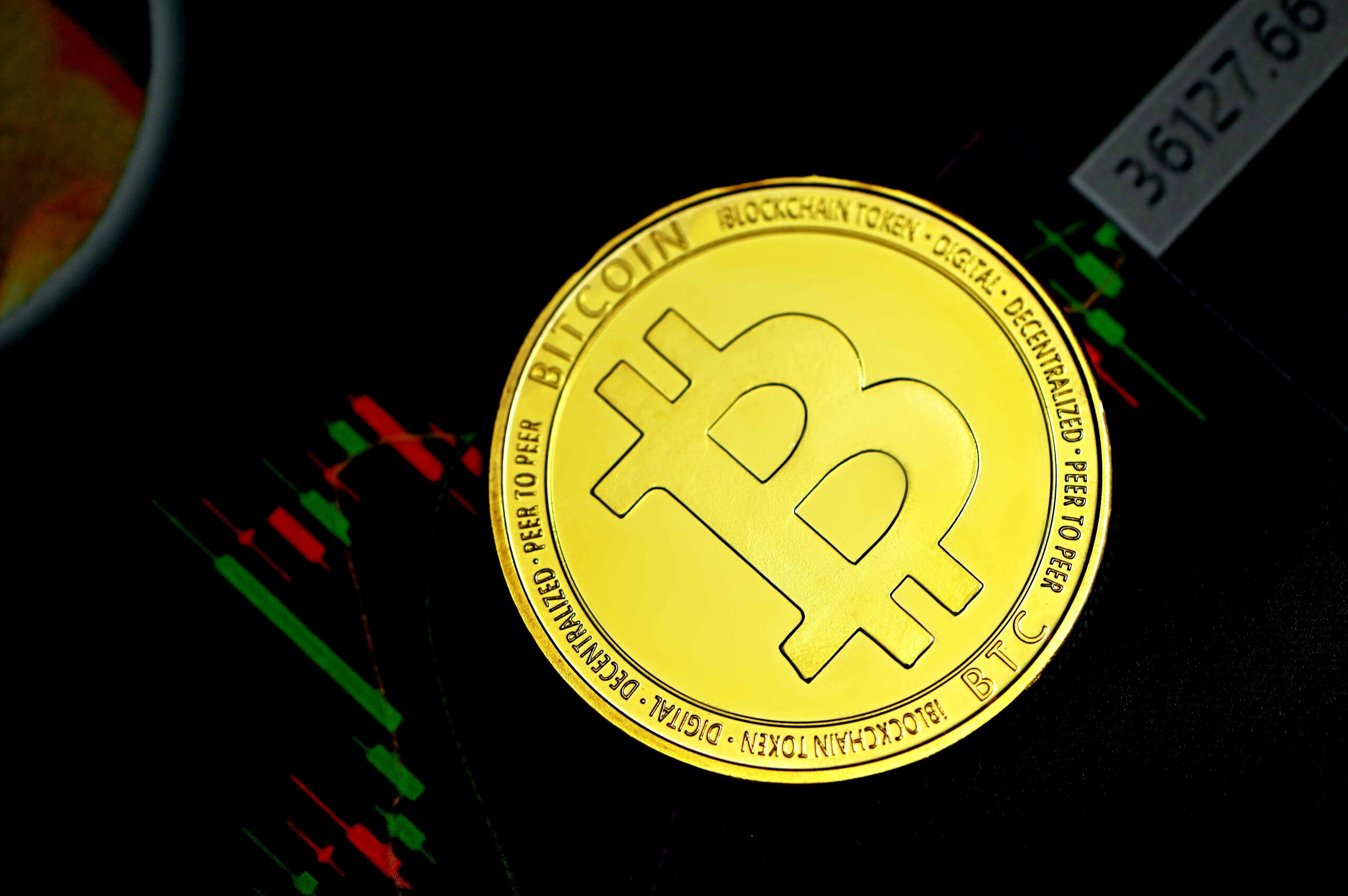 Bitcoin passa de US$ 62 mil, mas inflação dos EUA freia alta