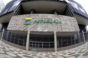 Petrobras fecha acordo por 50% de Itaimbezinho no pré-sal