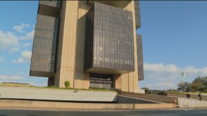 Banco Central admite inflação acima da meta e rejeita elevar juros por choque de oferta