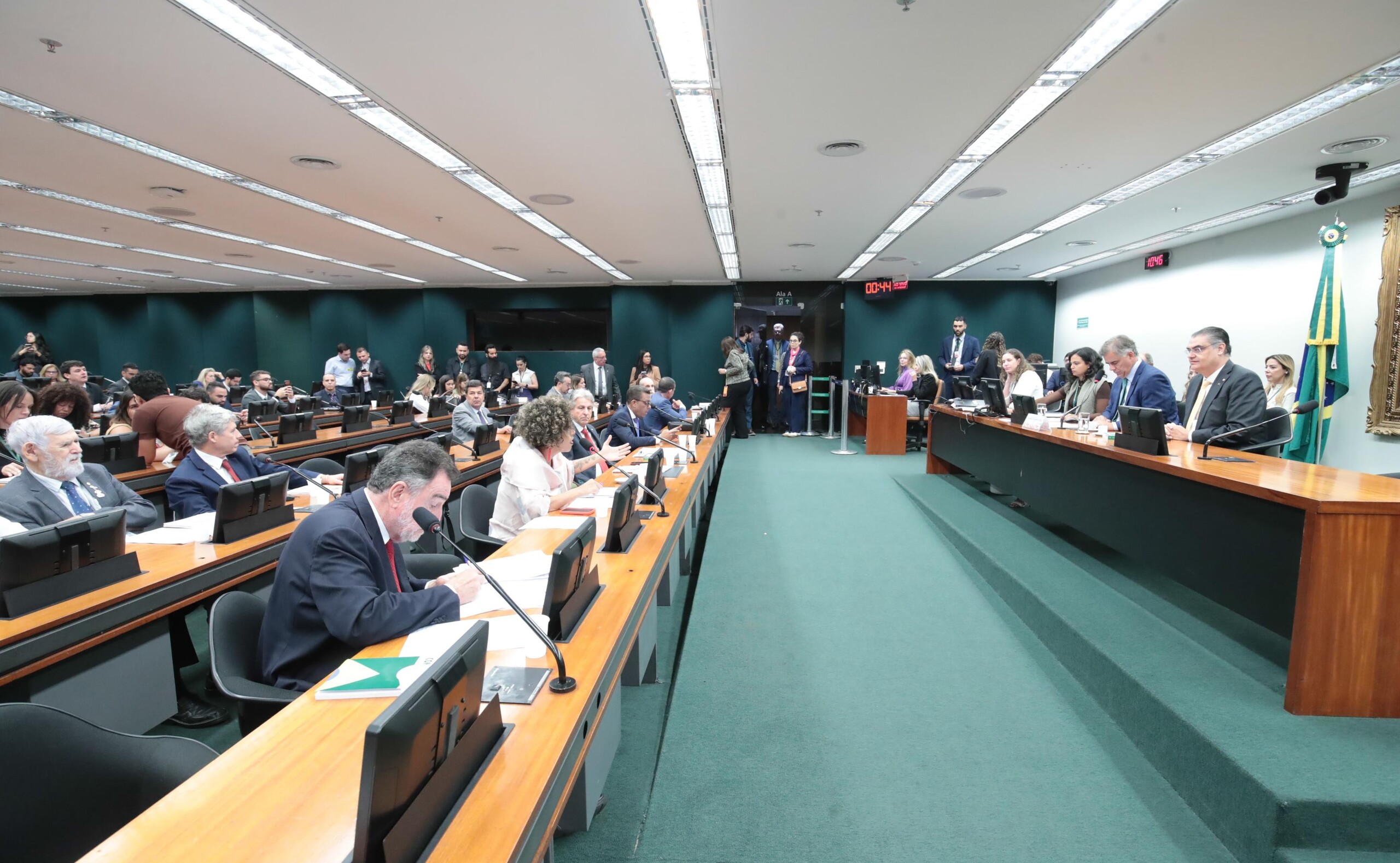 PEC da maioridade penal avança e pressiona Lula na Câmara