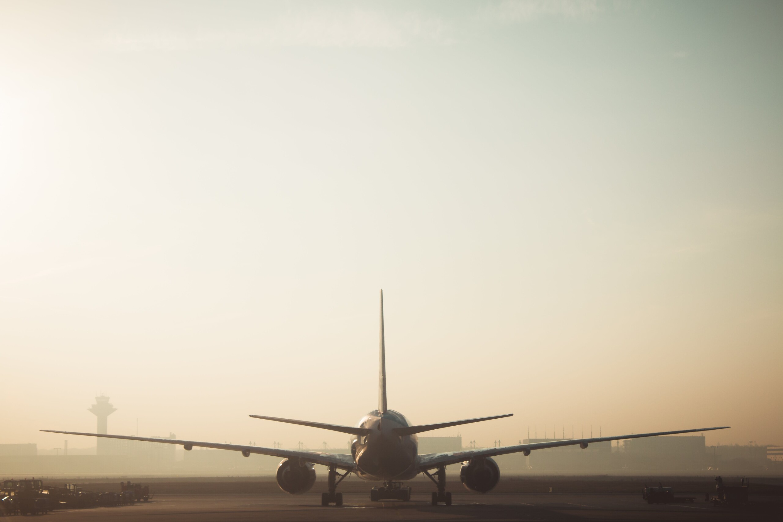 Iata vê lucro das aéreas cair quase à metade apesar de receita recorde em 2026